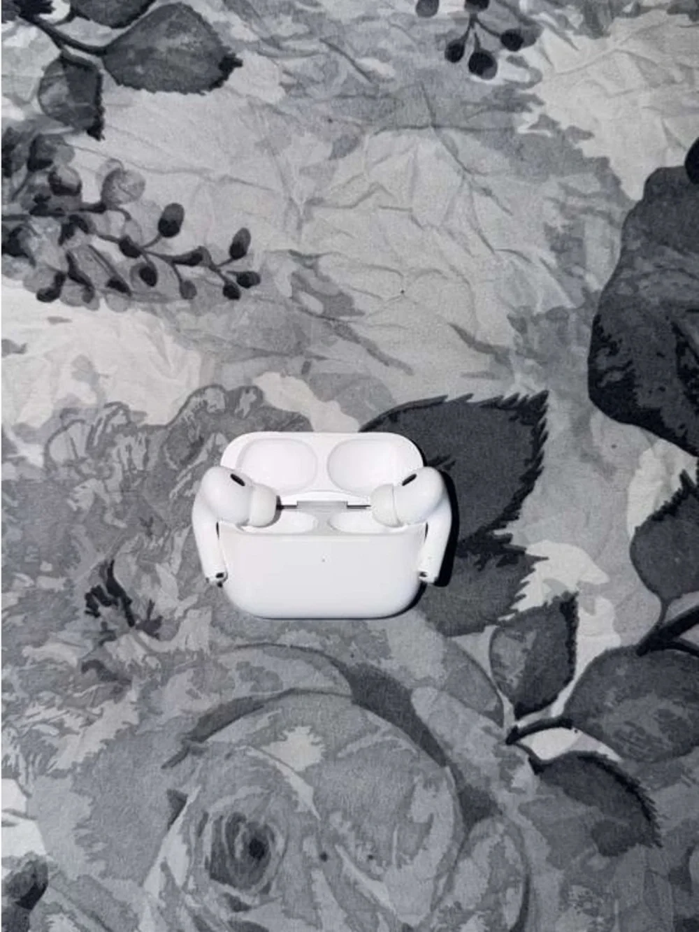 White Wireless Earbuds with Charging Case - Sleek True Wireless Stereo